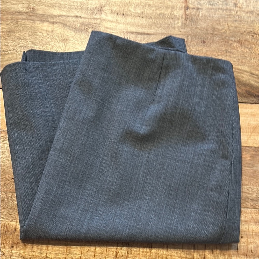Gray lined skirt. Size 14. Great condition.